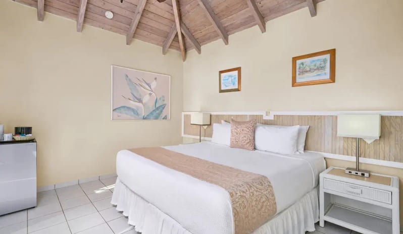 antigua-holidays-hawksbill-oceanfront-room-interior